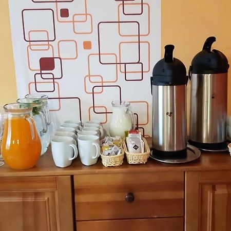Pizzeria Alzbetka Hotel Strecno Ngoại thất bức ảnh