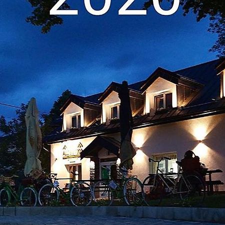 Pizzeria Alzbetka Hotel Strecno Ngoại thất bức ảnh
