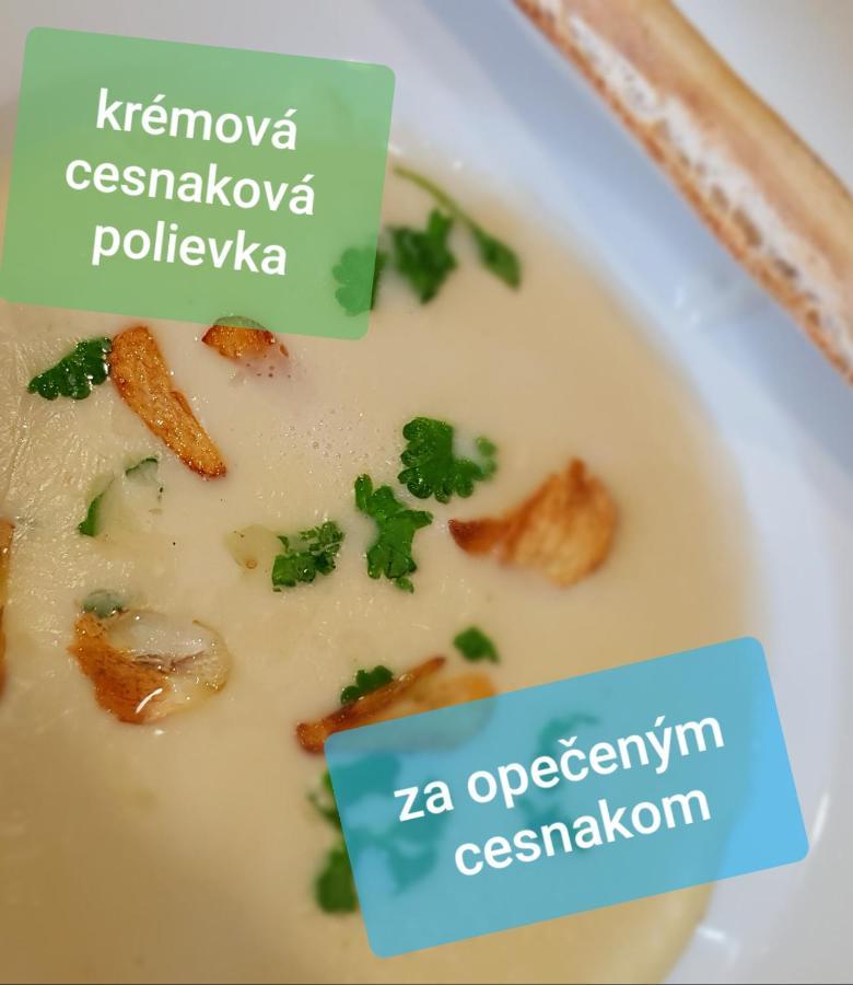 Pizzeria Alzbetka Hotel Strecno Ngoại thất bức ảnh