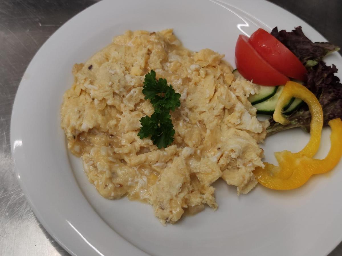 Pizzeria Alzbetka Hotel Strecno Ngoại thất bức ảnh