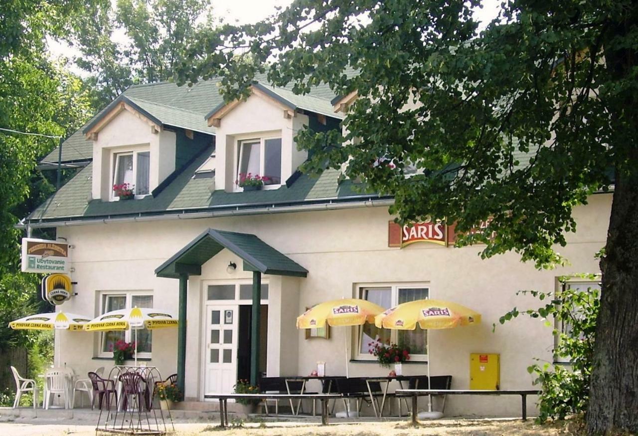 Pizzeria Alzbetka Hotel Strecno Ngoại thất bức ảnh