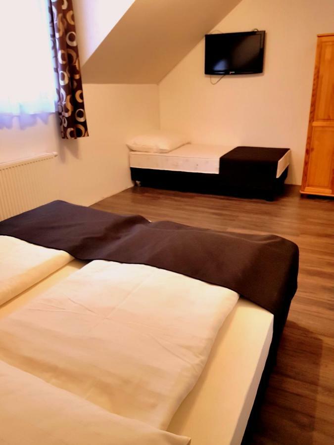 Pizzeria Alzbetka Hotel Strecno Ngoại thất bức ảnh
