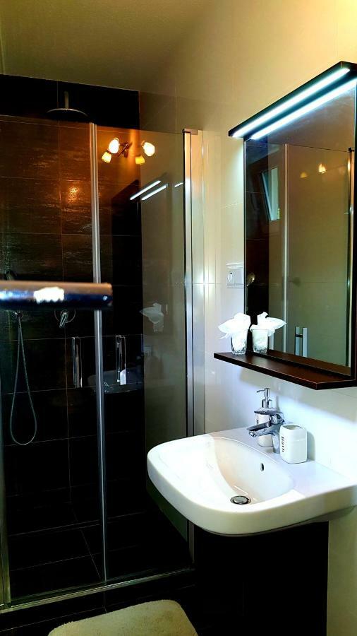 Pizzeria Alzbetka Hotel Strecno Ngoại thất bức ảnh