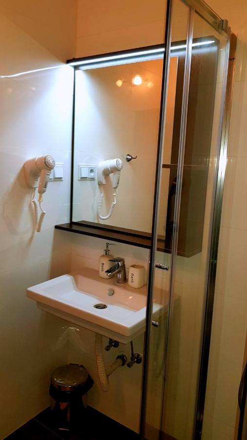 Pizzeria Alzbetka Hotel Strecno Ngoại thất bức ảnh