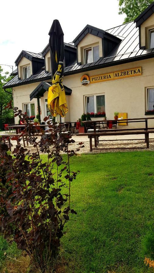Pizzeria Alzbetka Hotel Strecno Ngoại thất bức ảnh