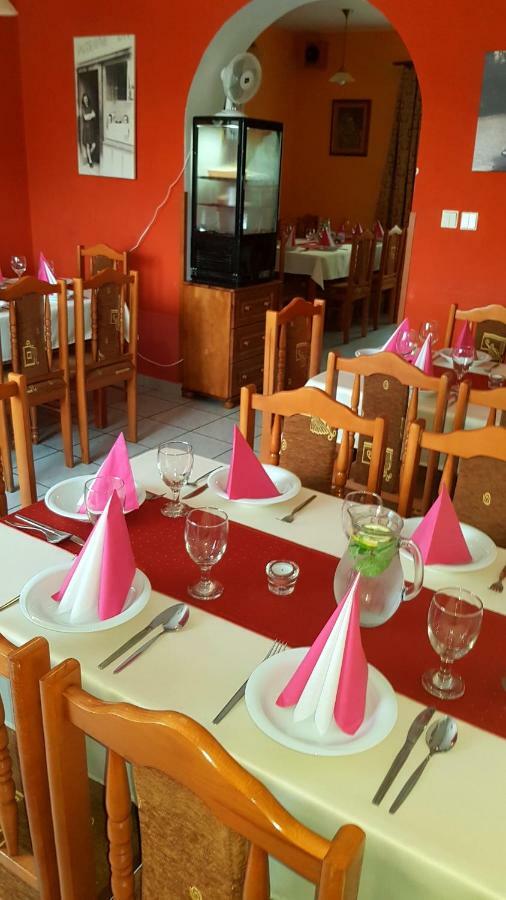 Pizzeria Alzbetka Hotel Strecno Ngoại thất bức ảnh