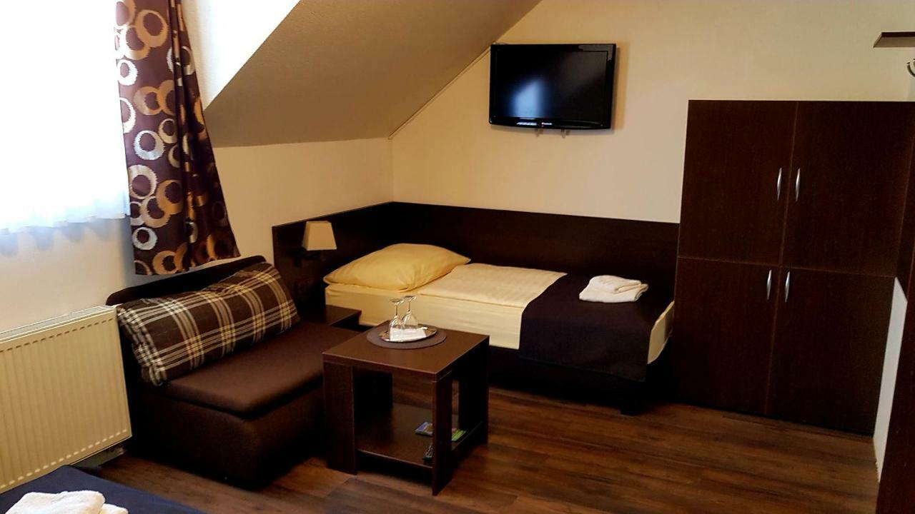 Pizzeria Alzbetka Hotel Strecno Ngoại thất bức ảnh