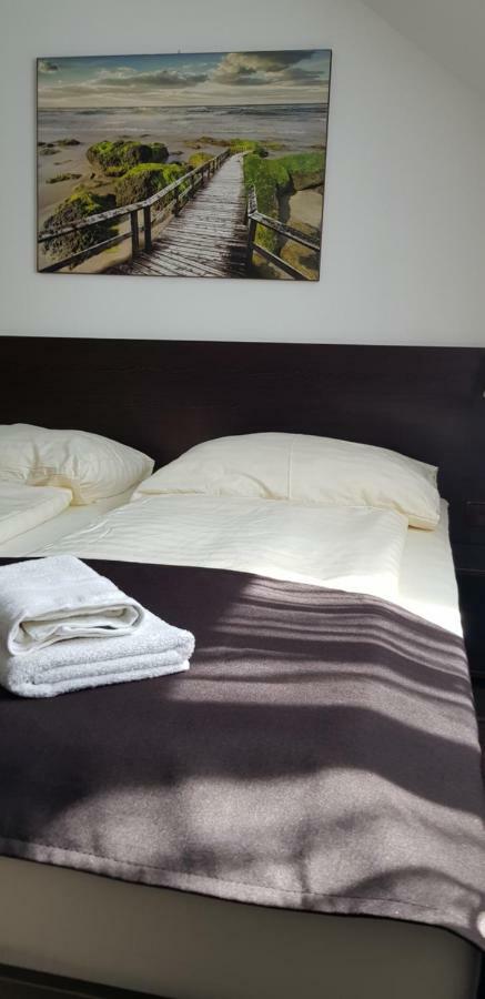Pizzeria Alzbetka Hotel Strecno Ngoại thất bức ảnh