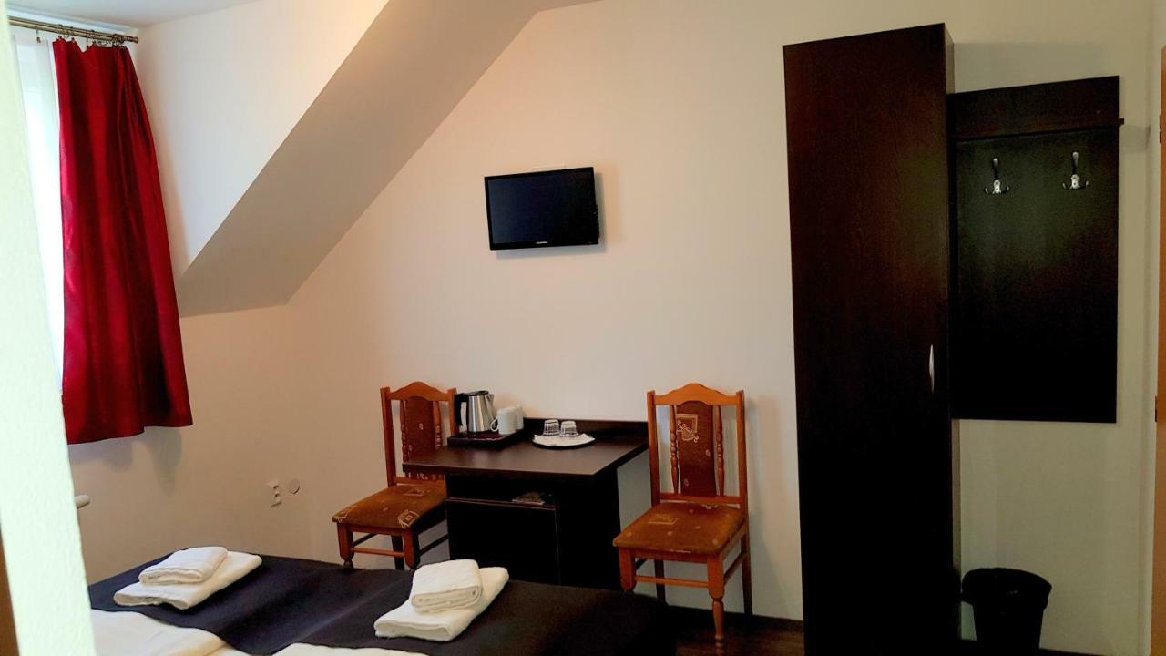 Pizzeria Alzbetka Hotel Strecno Ngoại thất bức ảnh