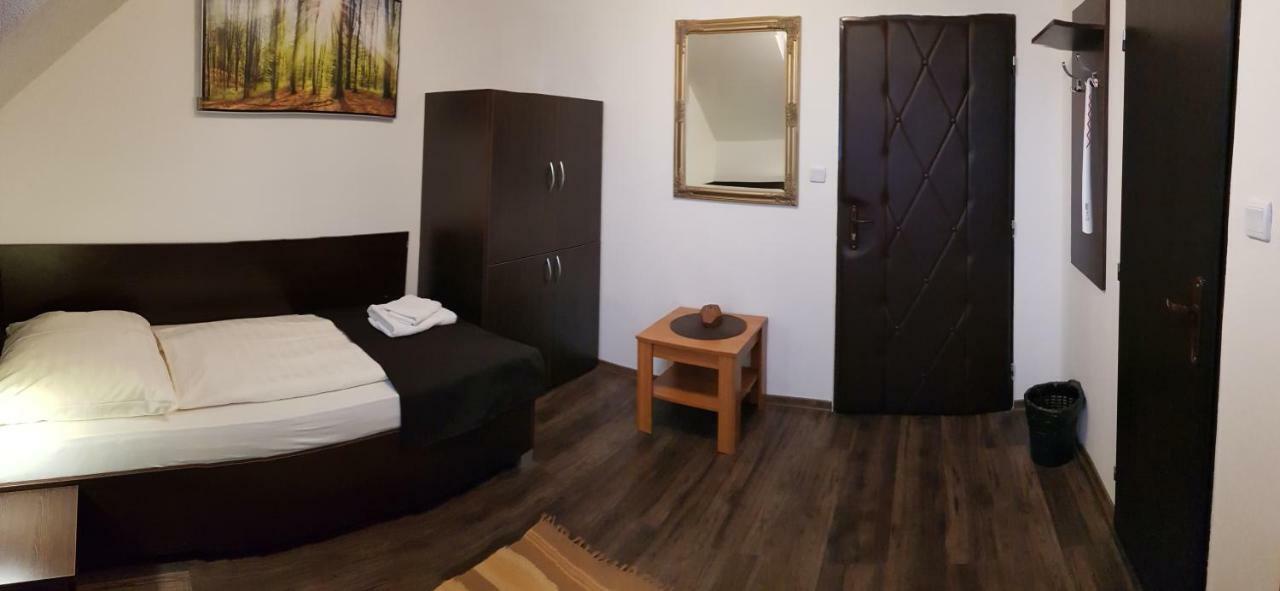 Pizzeria Alzbetka Hotel Strecno Phòng bức ảnh